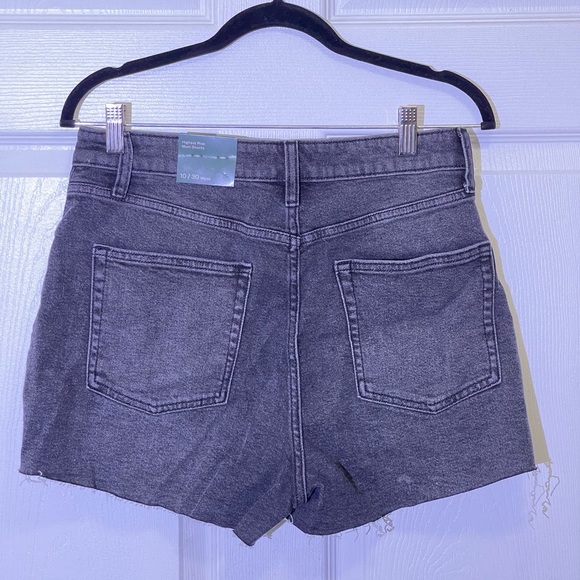 The color is like black and gray is brand new shorts and is size 10 - Picture 3 of 4